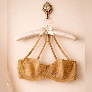 BNWT La SENZA Gold Lace Bra